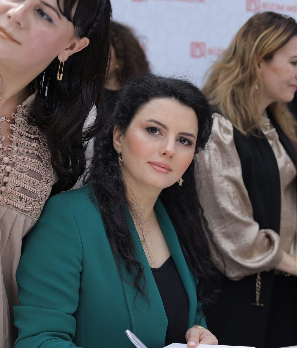 Aysel Nəsirzadənin imza günü böyük maraqla qarşılandı