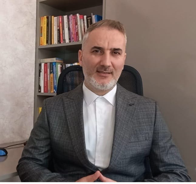İlqar Kamil – Bəs səncə?