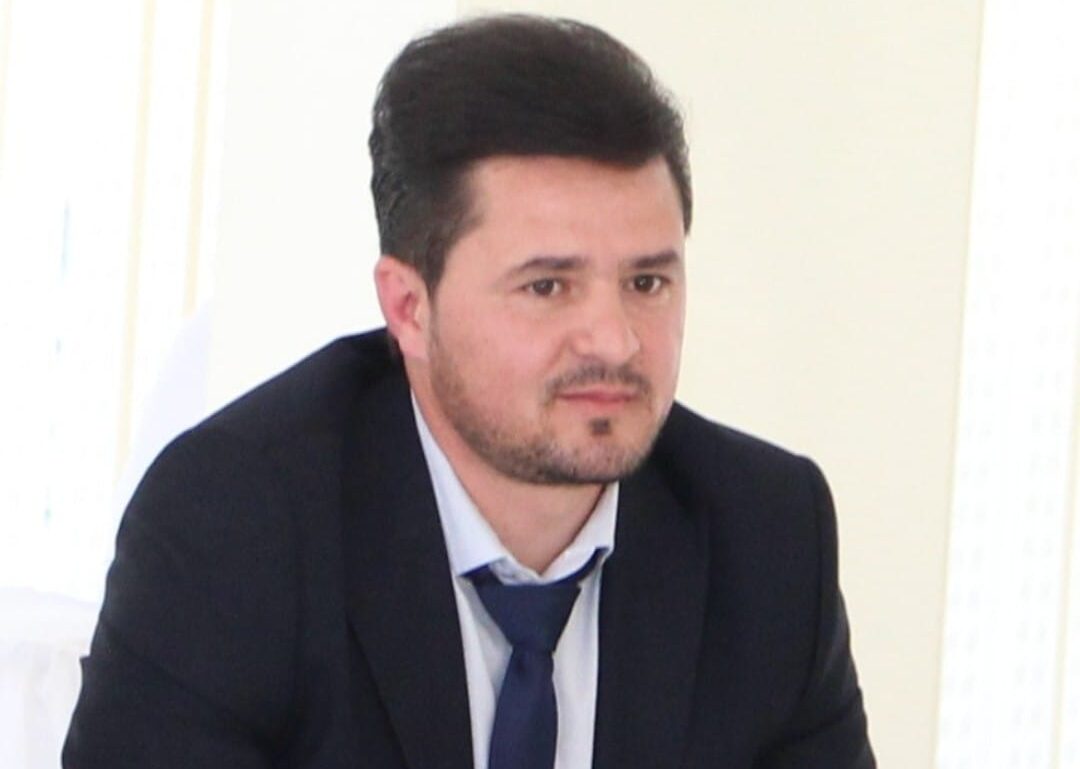 Kəsilmiş tut ağacı – Valeh Qocanın şeirləri