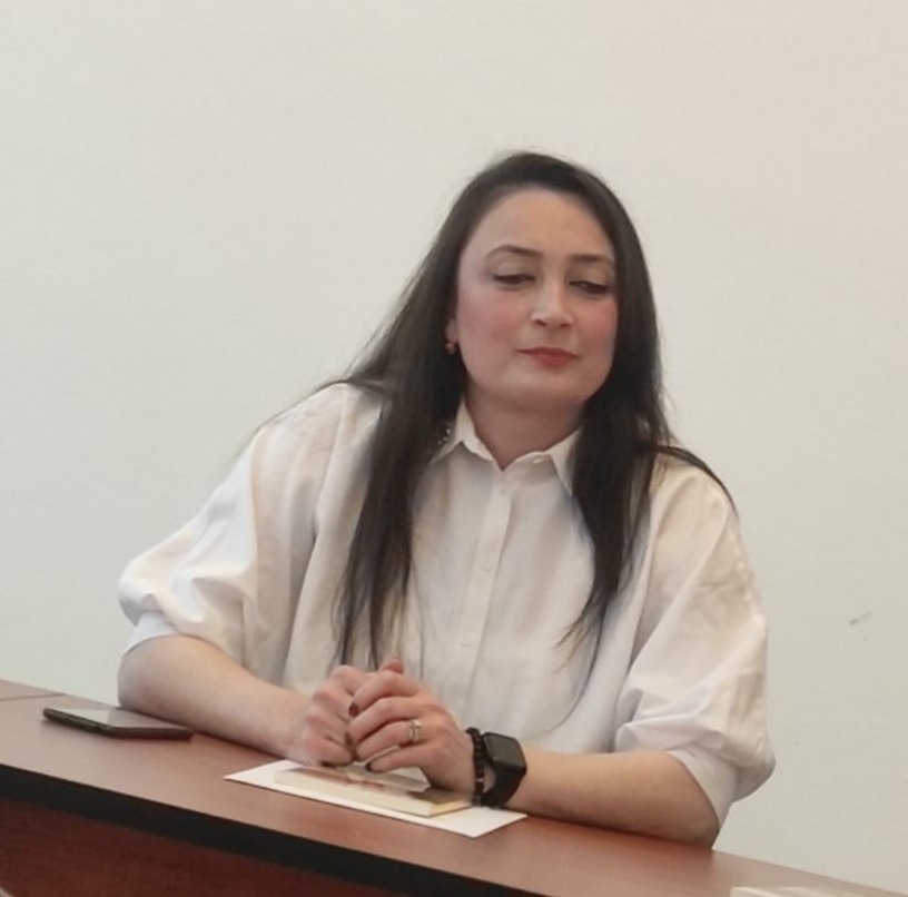 Kirpiyindən yaş düşüb – Minayə Abdullayeva