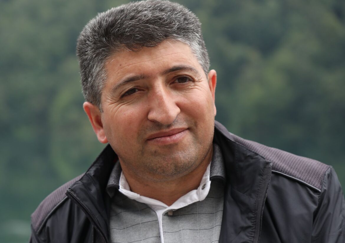 Qoru alnındakı öpüş yerimi – Elməddin Nicat