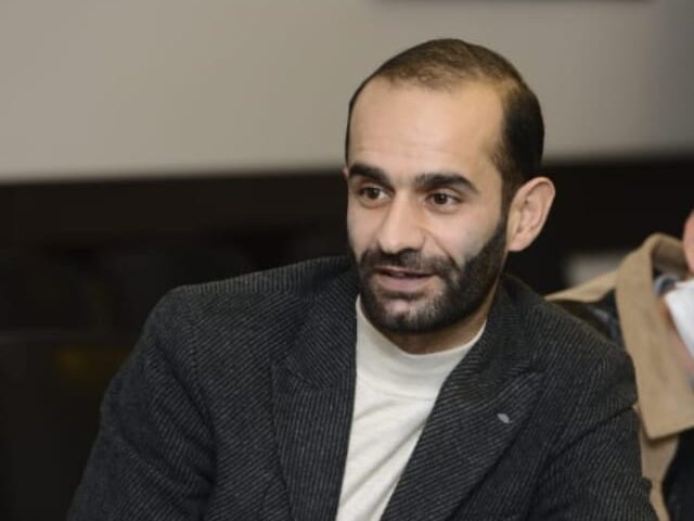 Bir ovuc dən atın göyərçinlərə – Elçin Məmmədovun şeirləri