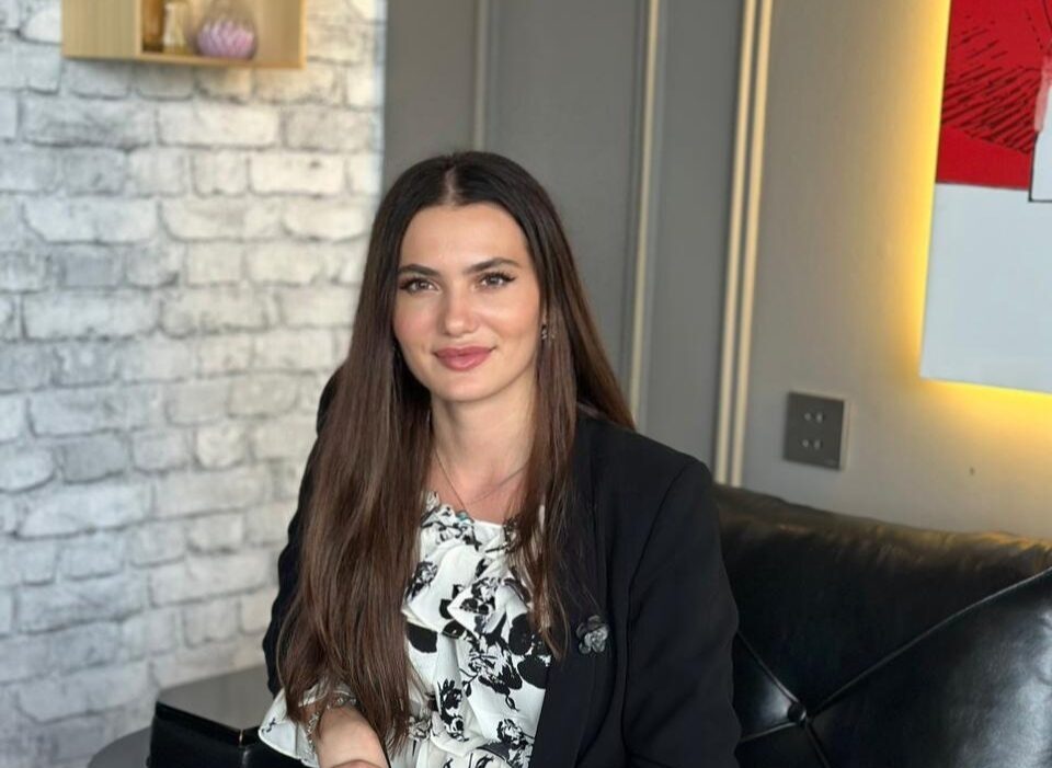 “Hekayələrə köçmüş həyat dərsləri” – İlahə Səfərzadə