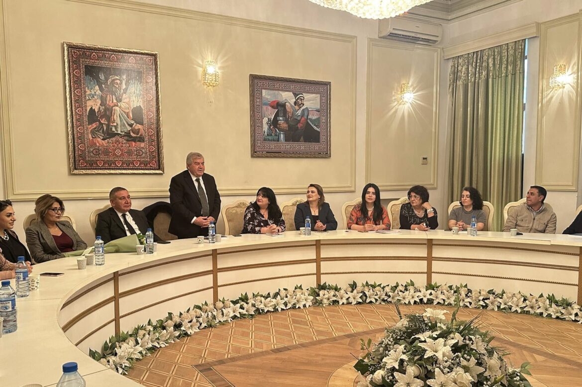 Natəvan Klubunda Aysel Xanlarqızının “Kağız təyyarələr” kitabının təqdimatı keçirildi