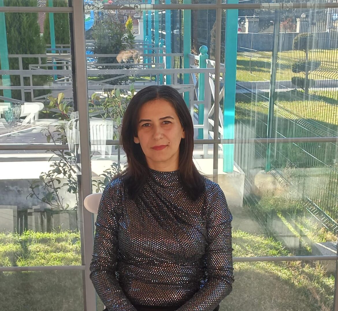 Dənizə daş atmayın – Yeganə Əhmədovanın şeirləri
