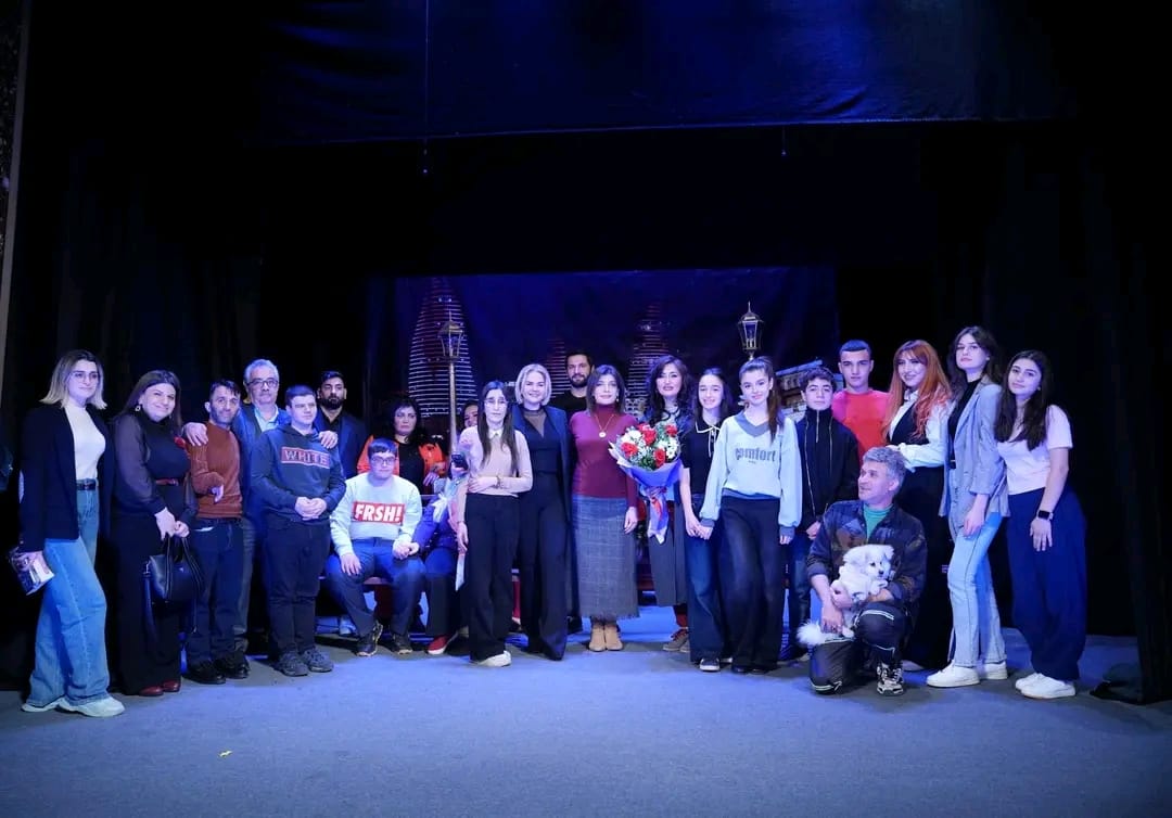 “OYUN” İnklüziv Teatrının təqdimatında “Parkda” tamaşasının premyerası oldu.