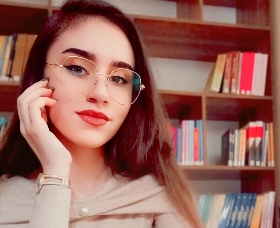 İŞIĞA AÇILAN QAPI – NƏSİBOVA MİNARƏ 