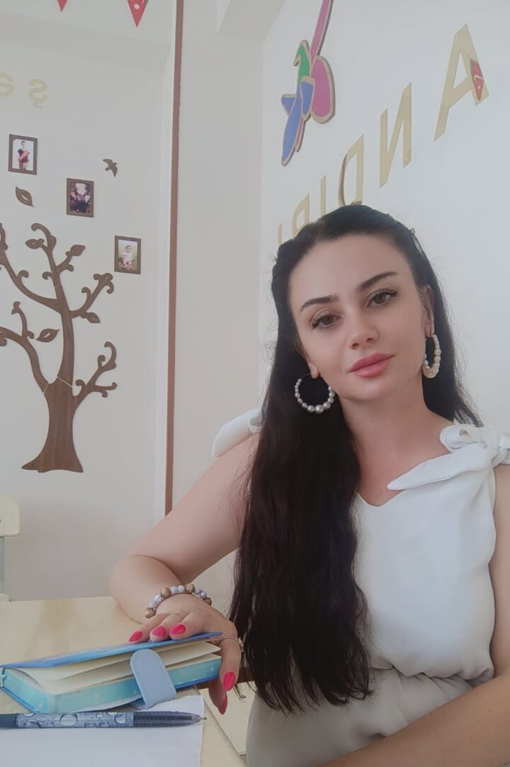 “Cəsarətli şeirlərim, qəlibləşmiş zehniyyətlərə qarşı durmağım çoxlarını qıcıqlandırdı.”