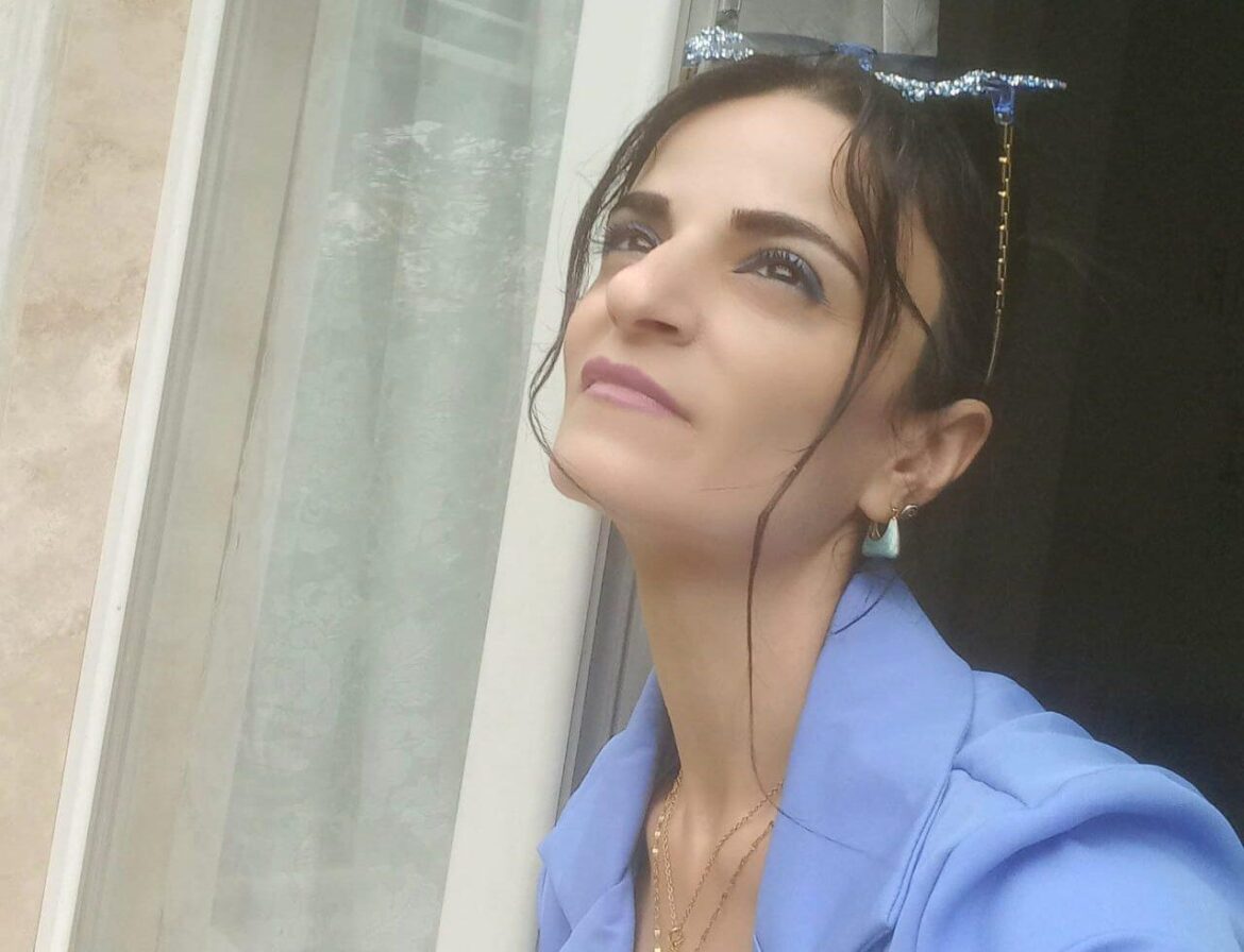 “MƏNİ GÖZƏL XATIRLA” – Əzizə Həsənova (şeirlər)