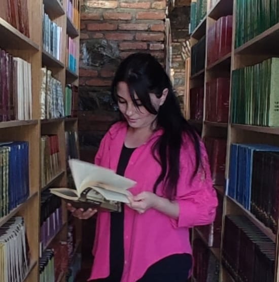 “Sözə sığınan insan, özünü sözün içində gizlədir.”