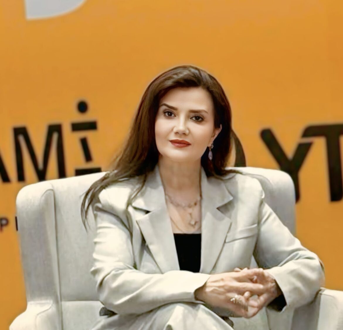 “Uğur tənhalıq gətirmir; əksinə, yorucu və gərəksiz adamların sıxlığından, yaratdığı nəfəs darlığından xilas edir”