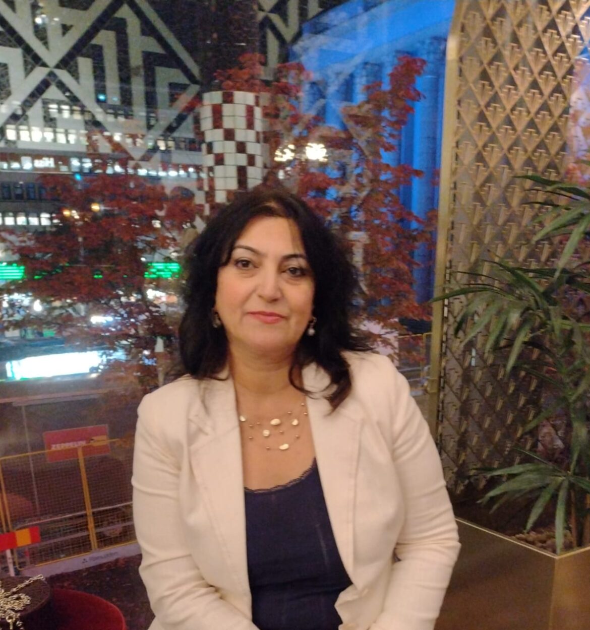 UŞAQ PAYLAYAN LEYLƏK – Eluca Atalı